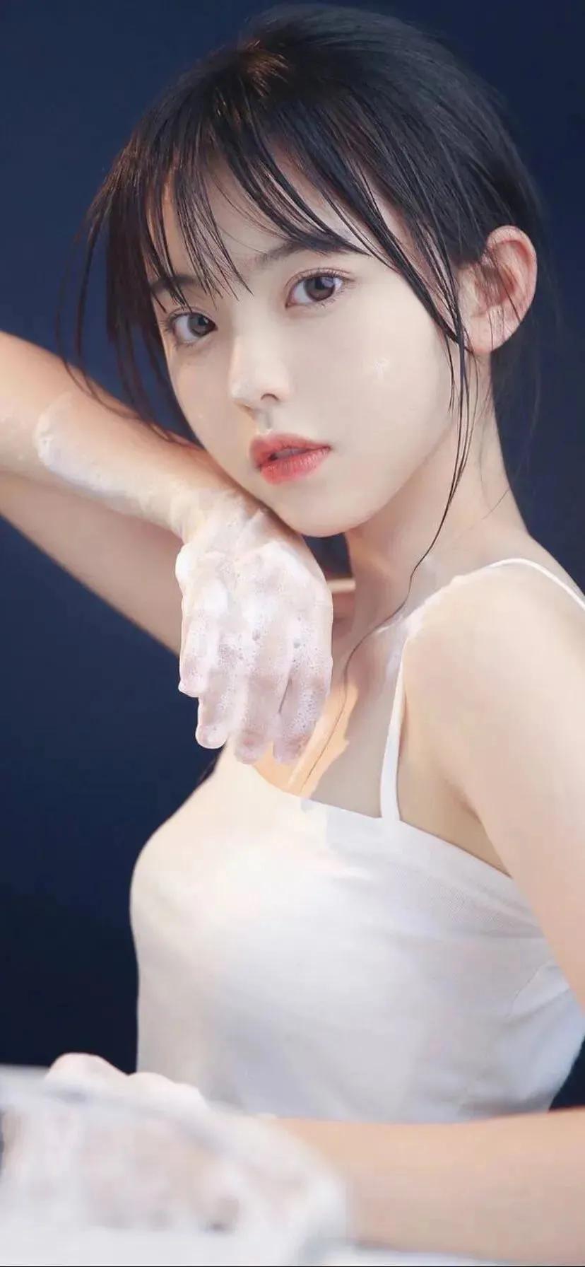 我在厨房摸岳的乳