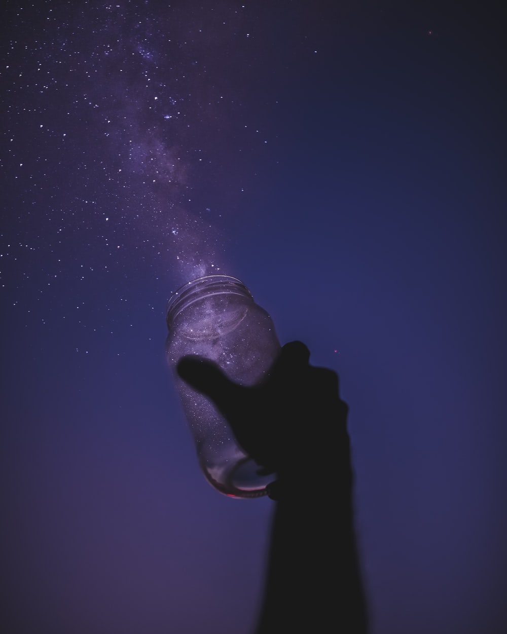 梦境的启示，梦见手里捧着死人头，探索潜意识的深层含义