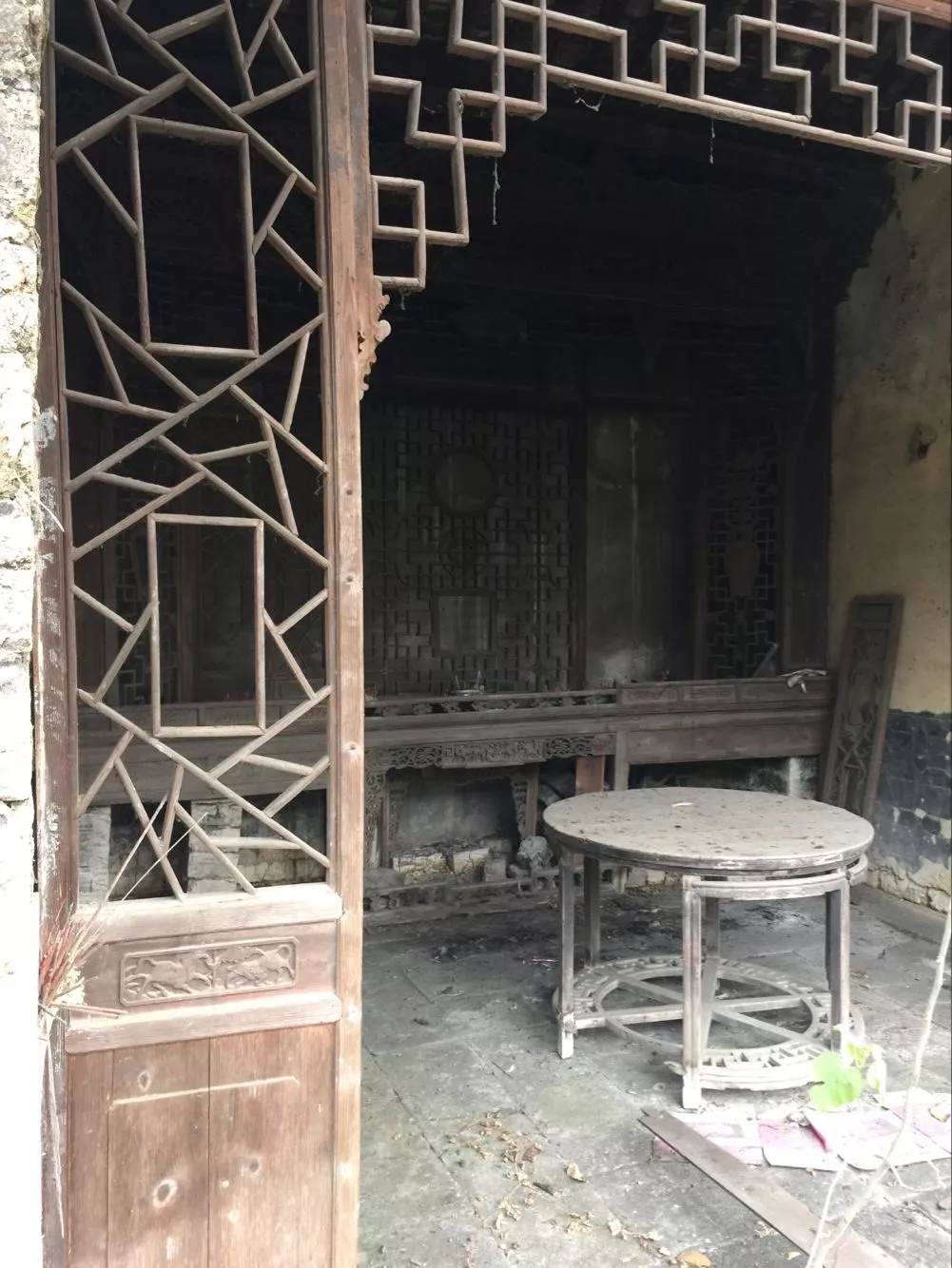 梦回旧时光，搬家至友人老屋的梦境解析