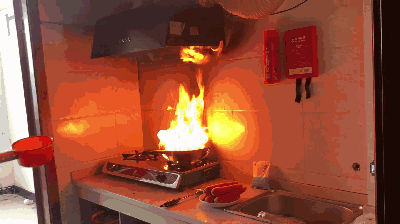梦到厨房着火了，周公解梦的深层寓意与心理解析