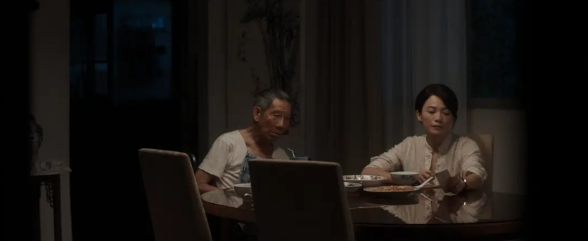 梦境中的隐喻，梦见一起做贼，他人被捕，自己幸免——预兆解析与心理启示