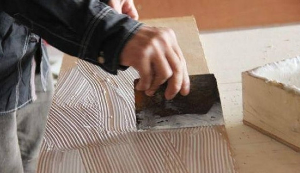 梦境迷雾，解析梦见和死人睡在一起的深层含义与心理暗示