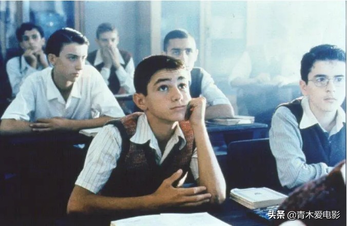 梦回彼岸，一晚上都梦见已死去的人，认识与陌生交织的深层含义