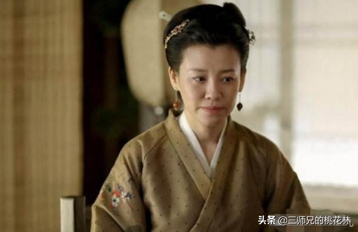 梦见和已经死去的爷爷一起给死去的老爷修坟墓，家族纽带与心灵归宿的深层解读