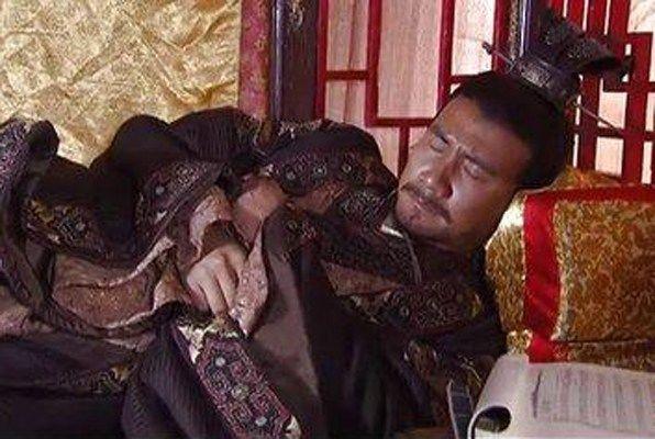 梦境解析，梦见双脚被钉子刺穿流了很多血