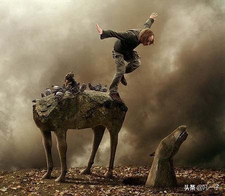 梦游红衣，解析梦见自己穿红衣服的深层含义