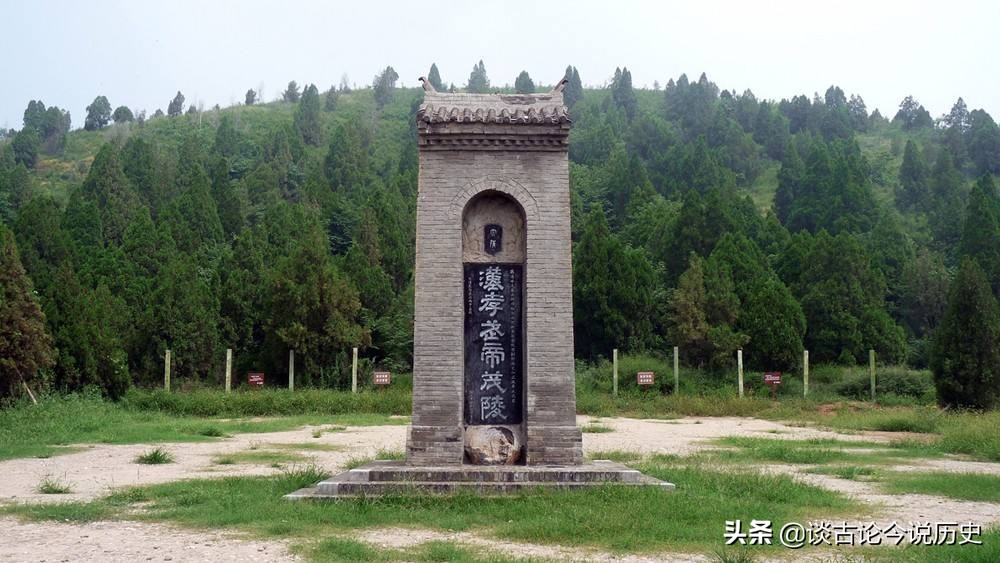 梦境中的生死轮回，解析梦见自己死了被埋葬的深层含义