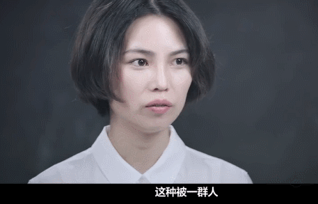 梦见在游泳池里游泳，探索梦境中的自我与情感