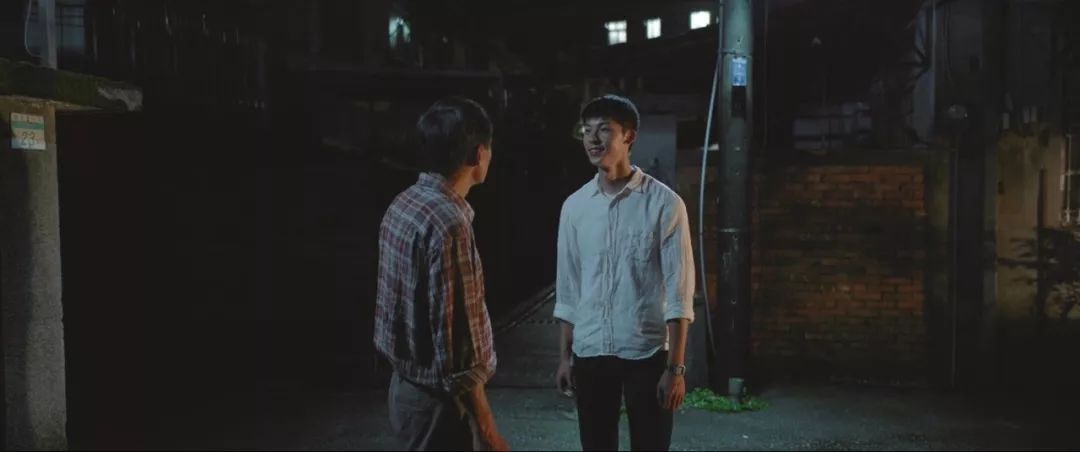 梦见死去的前男友要和自己和好，梦境背后的深层含义与解析