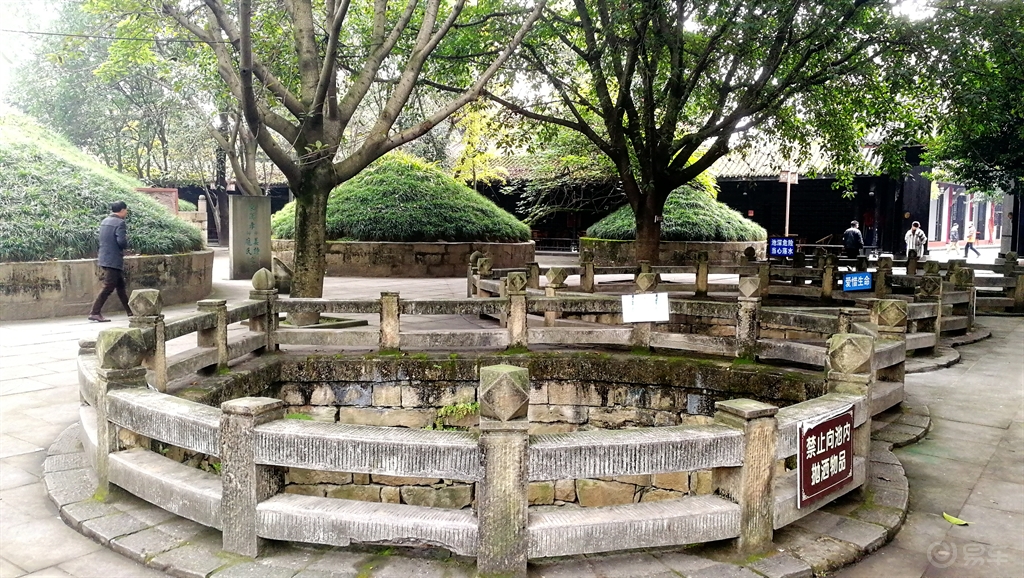 揭秘梦境中的坟墓、死人与血，探索潜意识的深层含义