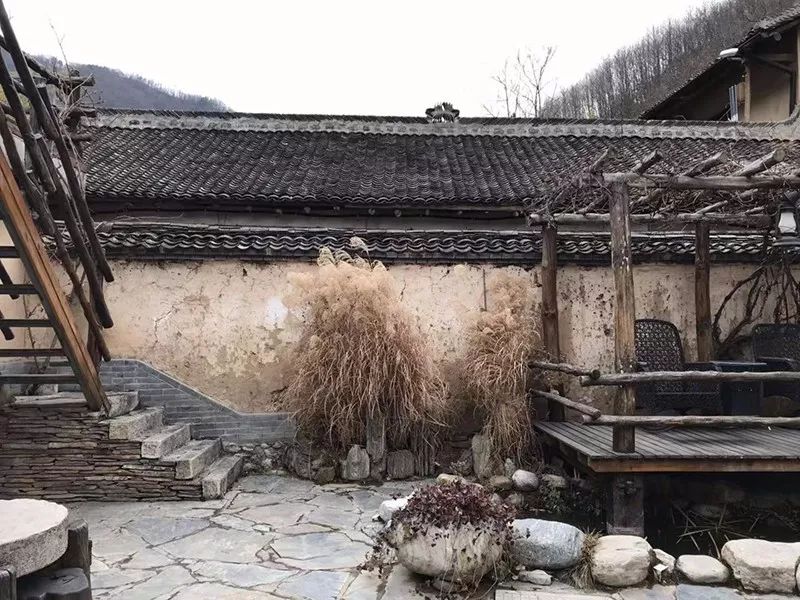 梦见吃饭把衣服落在了饭店里，寻找遗失记忆的梦境解析