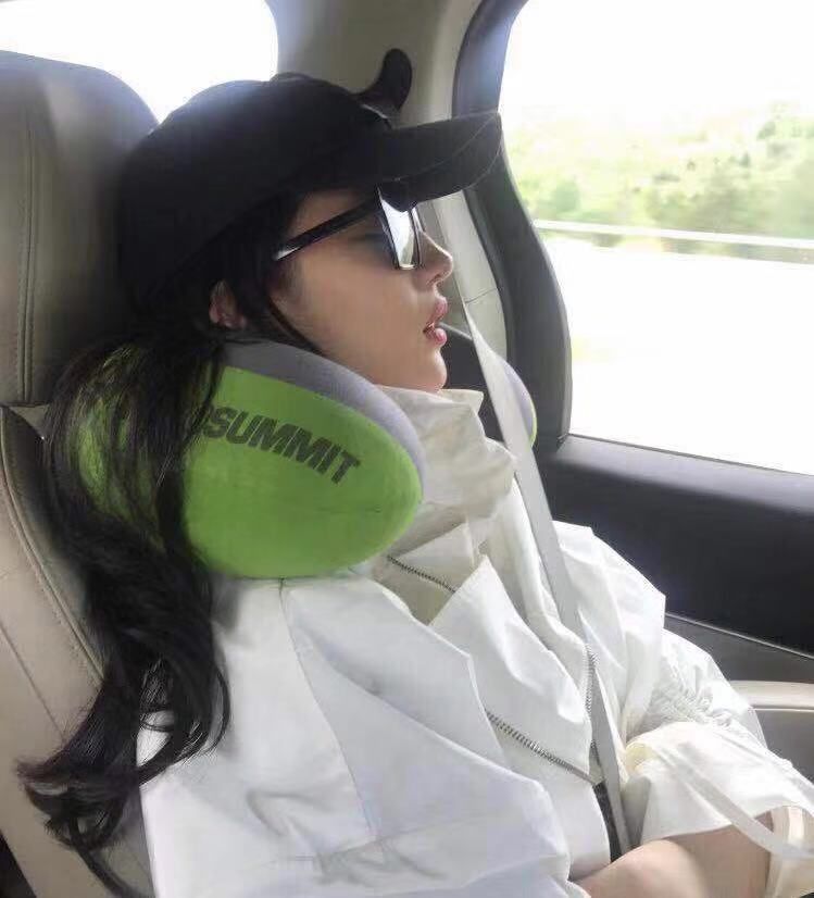 梦见猫与人亲吻，梦境背后的深层含义与解析