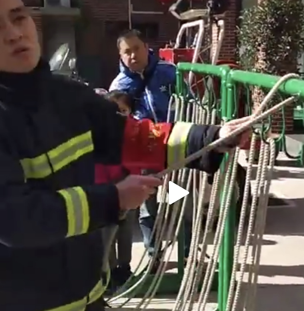 梦到死人拉手，一场关于生死交织的梦境解析