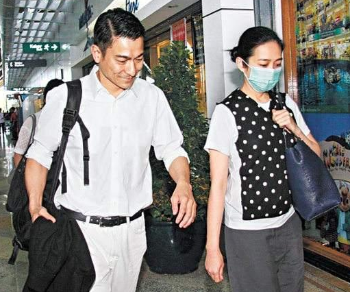 解梦，梦见自己爱的人向自己道歉，情感修复的预兆？