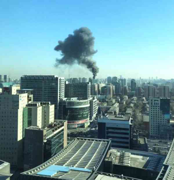 梦境之火，周公解梦中的着火与浓烟寓意何在？