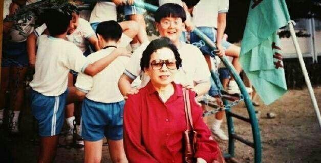 梦境交织，梦见逝去外婆怀抱中的传承与慰藉