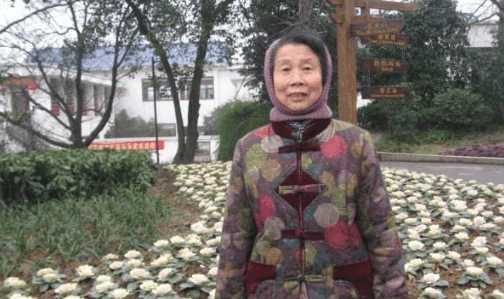 梦见去世的奶奶做饭，一场穿越时空的情感对话