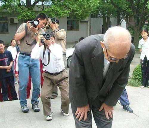 梦见朋友出车祸死了，梦境背后的深层含义与心理解析