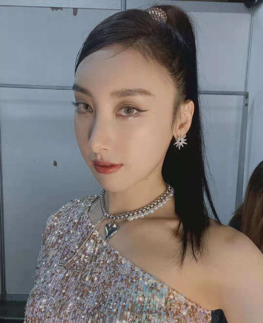 外婆离世而外公复生，梦境中死亡与复苏的双重隐喻，藏着家族灵魂的交替密码