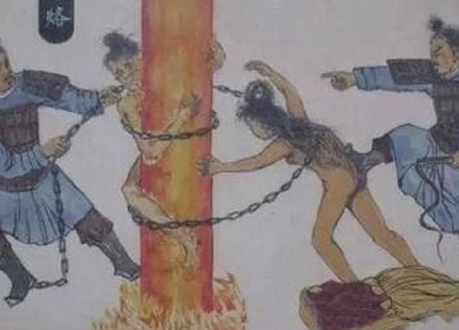 梦之迷雾，解析梦中女子半脸纹身与男友触碰的深层含义