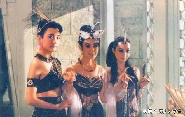 梦境探秘，梦见坟墓里居住的狐狸——寓意与解析