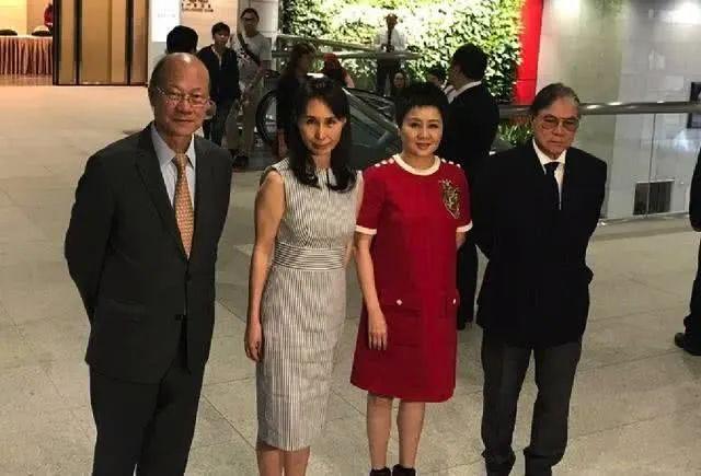 梦回往昔，一通迟来的电话，揭开旧情伤疤的温柔解药