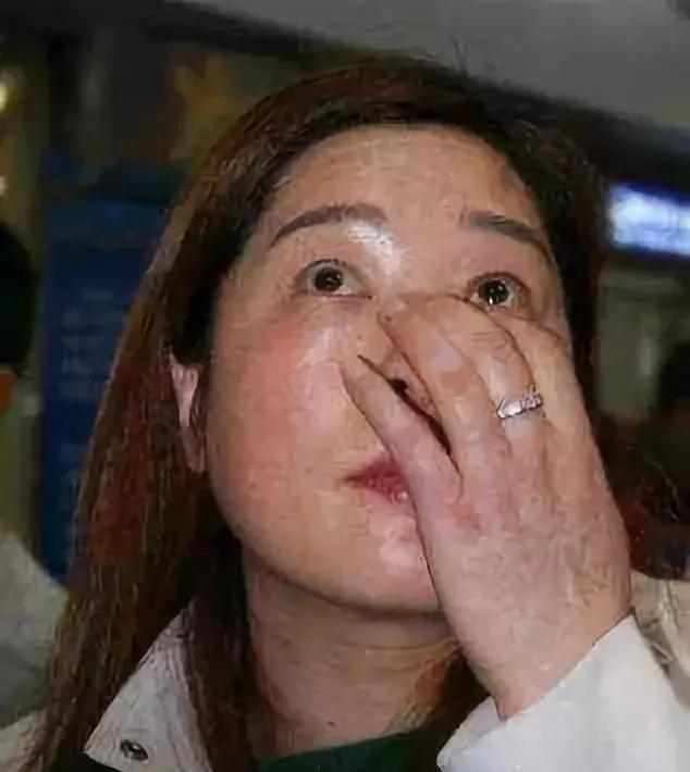 恋爱女生梦境中的甜蜜预兆，梦见生个女儿，寓意与解析