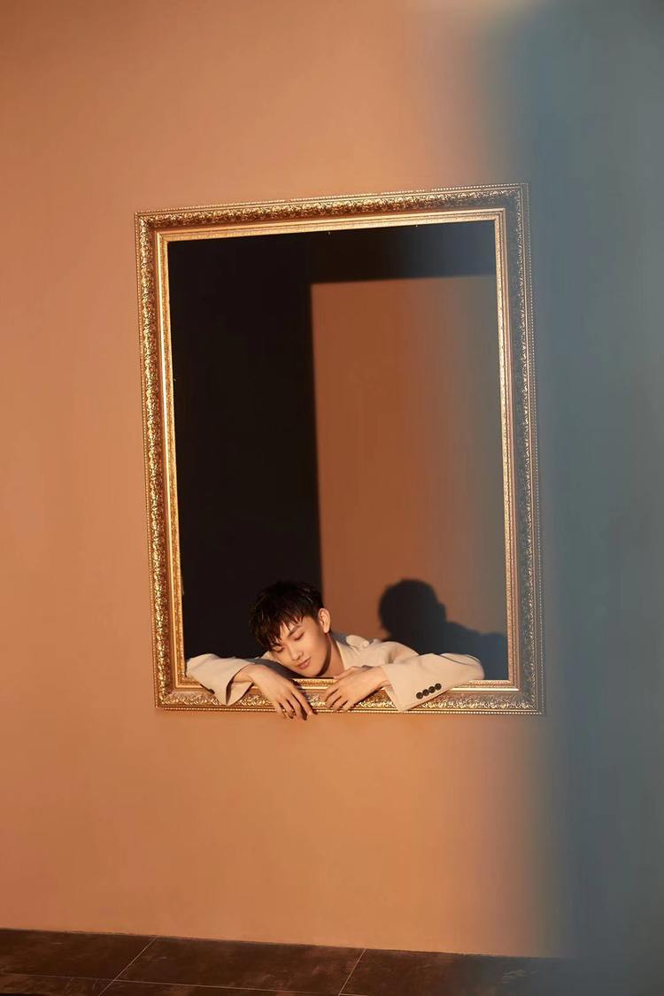 梦之深渊，溺水与救赎——解析梦中与只差确定关系的男性友人的共同冒险