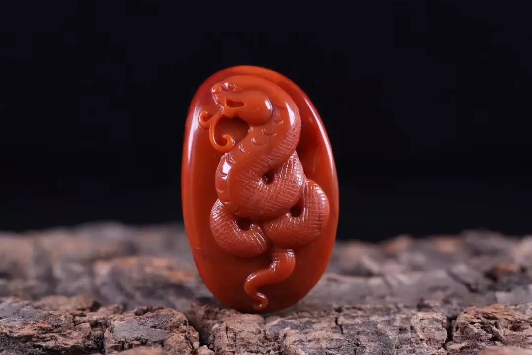 梦到很多蛇，寓意与解析的深度探索