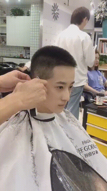 梦见剪头发意味着什么，探索梦境中的自我重塑与转变