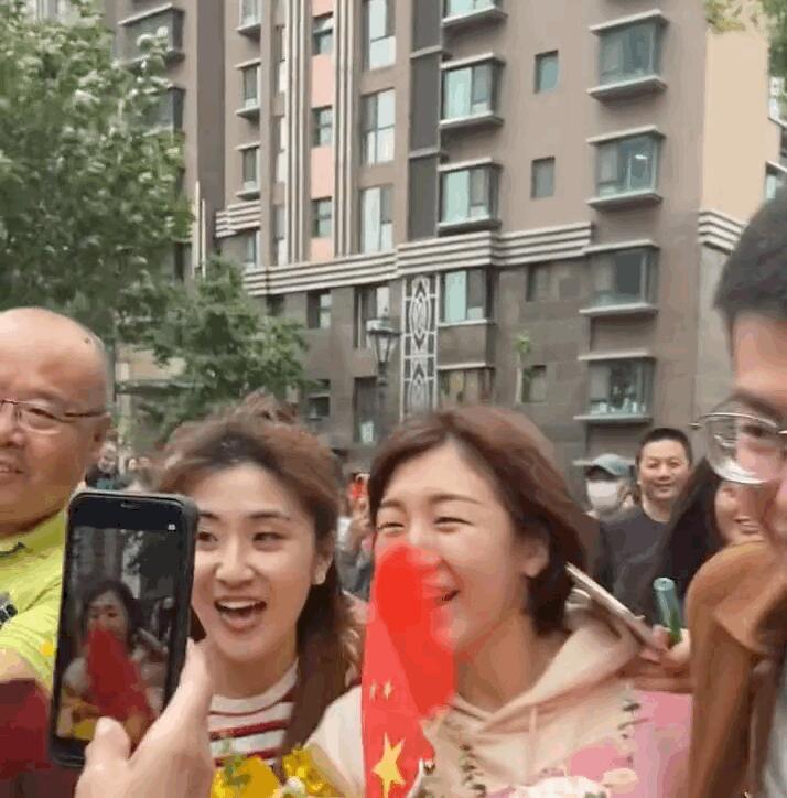 梦回追忆，解读梦见死去的父亲追自己的深层含义