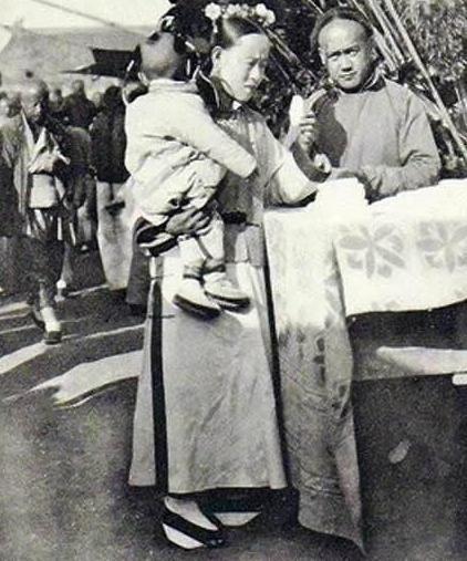 女人梦中蛇缠脚，解密潜意识的警示与启示