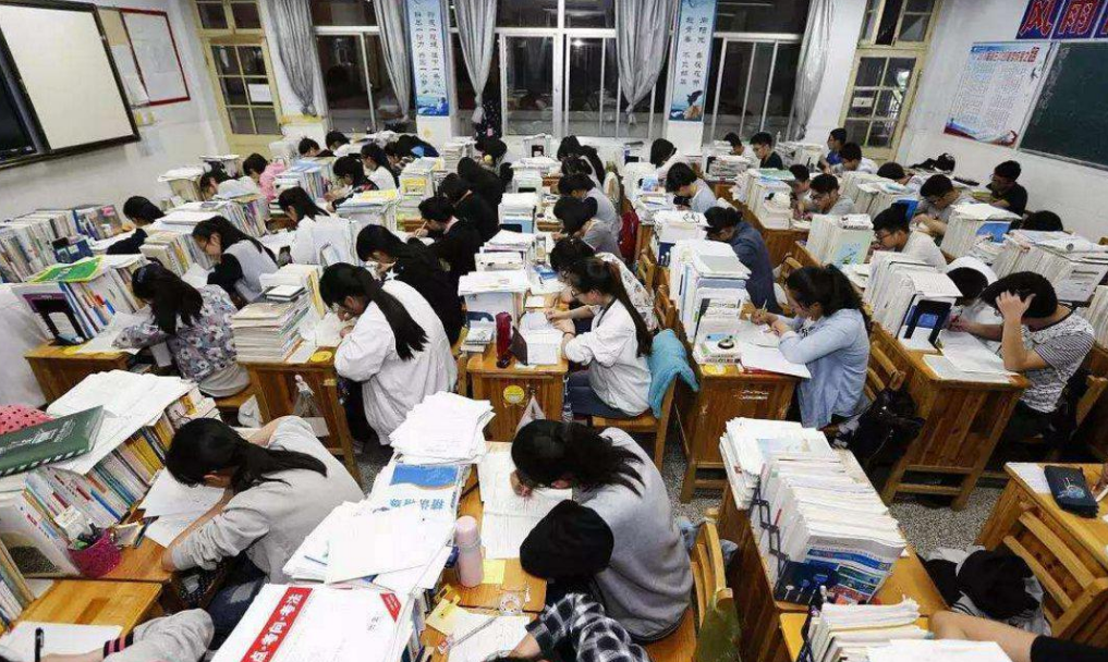 梦境中的永恒——解析梦到刚去世不久的父亲，在梦里我未察觉其已逝的深层含义