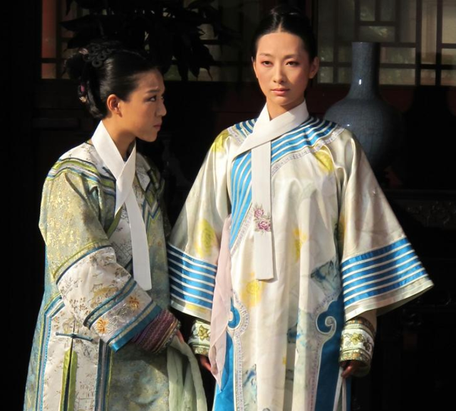 破局之兆，梦见毒蛇咬死自己旁边有人在打蛇的深层心理启示