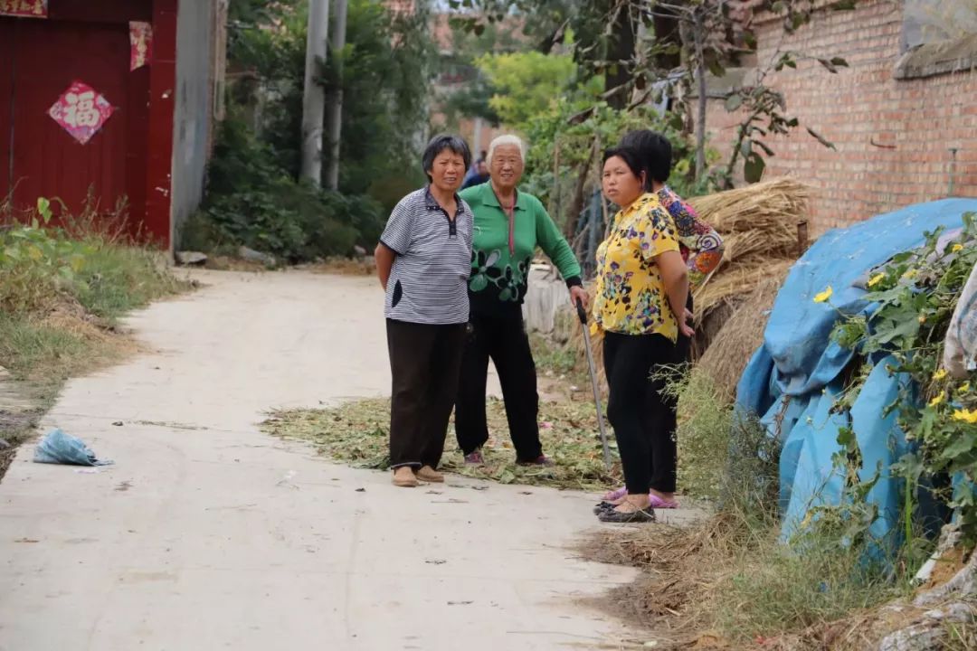 梦境中的低语，梦见已故爷爷在坟墓里与我对话的深意解析