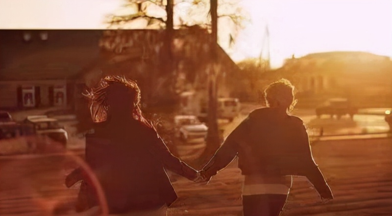 探索梦境深处，为何我会梦见好朋友在哭泣的深层含义与心理解析