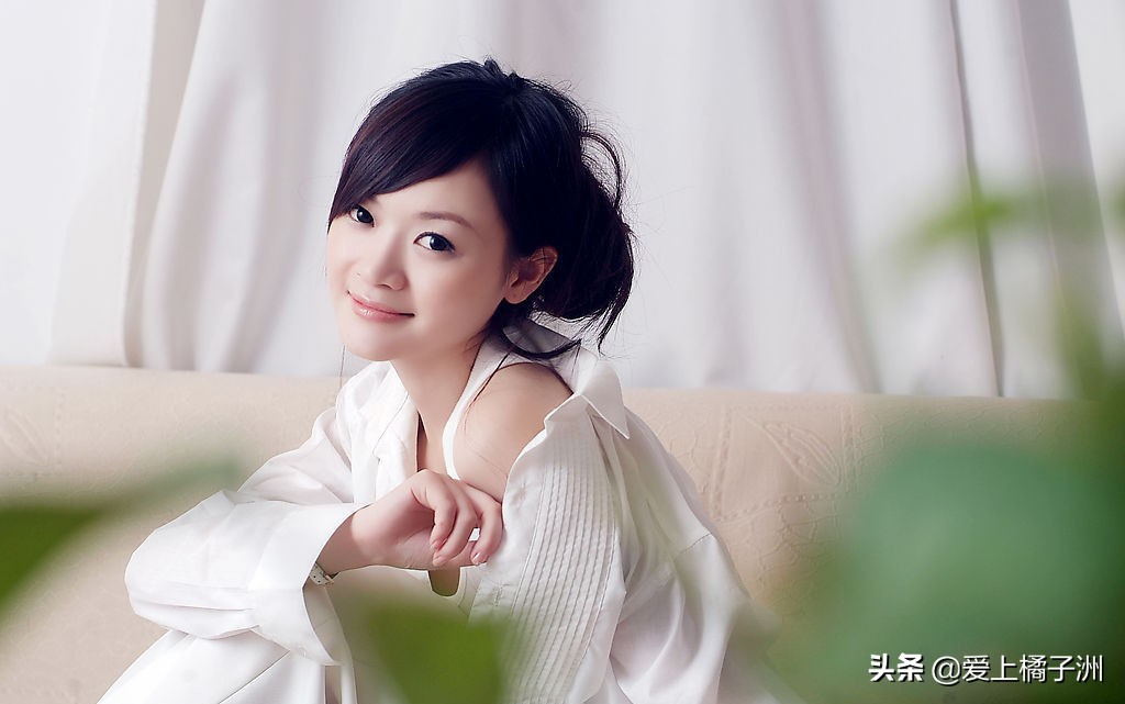 梦境交织，哭泣、失齿与逝去亲人的回响