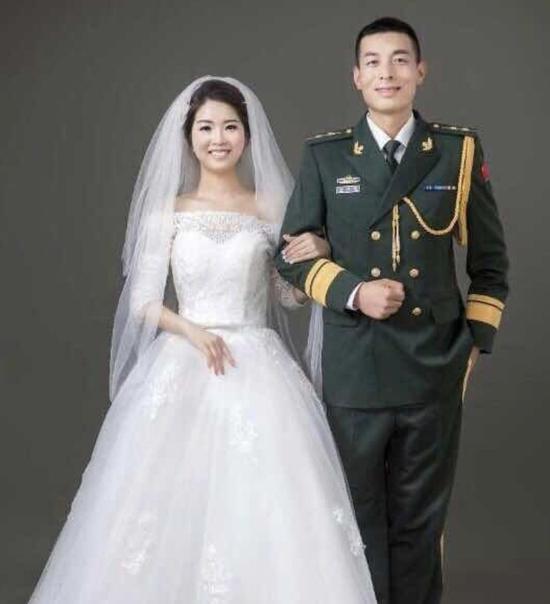 梦境的孤独舞台，解析梦见自己结婚却没有新郎与好朋友缺席的深层含义