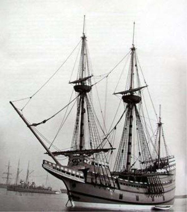 话说我梦到自己在一艘轮船上突然出事故了，所有人都集中到了船舱下