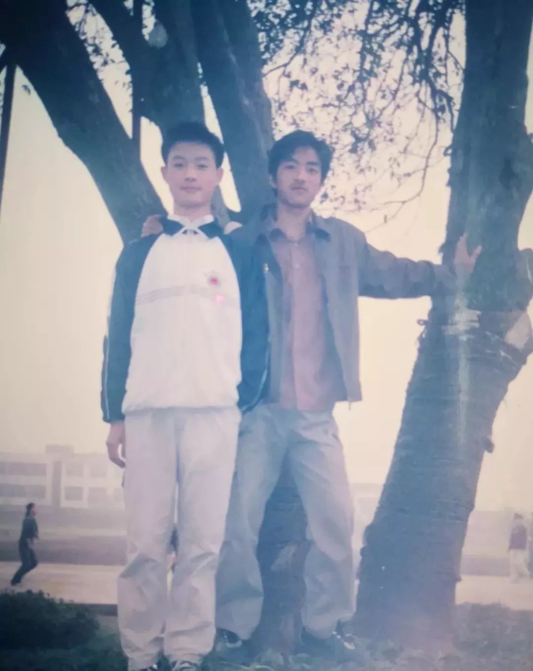 跨越生死之宴，梦遇故人——解读将亡父餐桌置于门外的梦境寓意