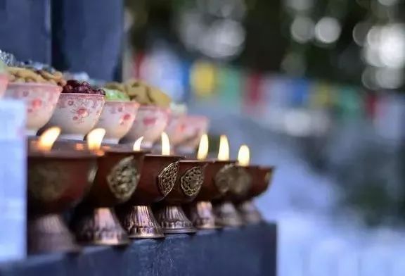 梦境解析，梦见与他人共餐，自己的鱼被夺走的深层含义