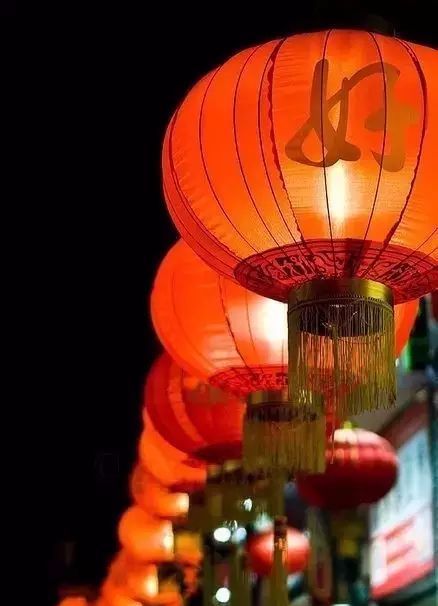 梦境的隐喻，梦见亲人死去扔给自己石头的心理解析