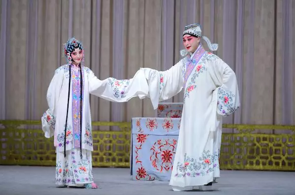 梦见小孩或婴儿一起游戏，潜意识中的纯真召唤与成长启示
