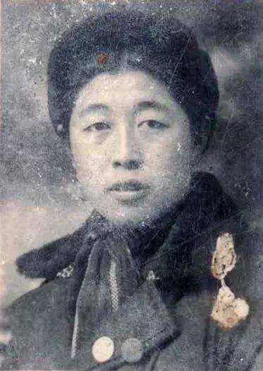 梦回往昔，解读梦见奶奶去世我伤心哭泣然后醒来的深层含义