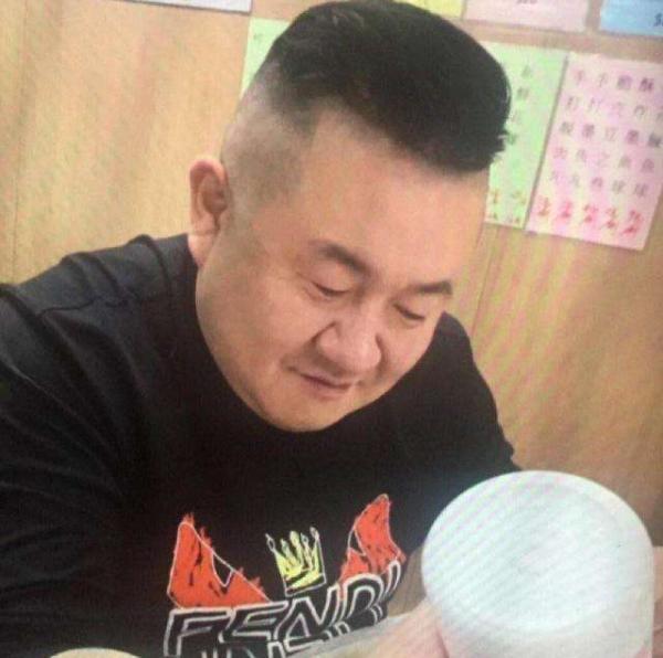 梦见死去多年的爷爷复活，梦境背后的深层含义与心理解析
