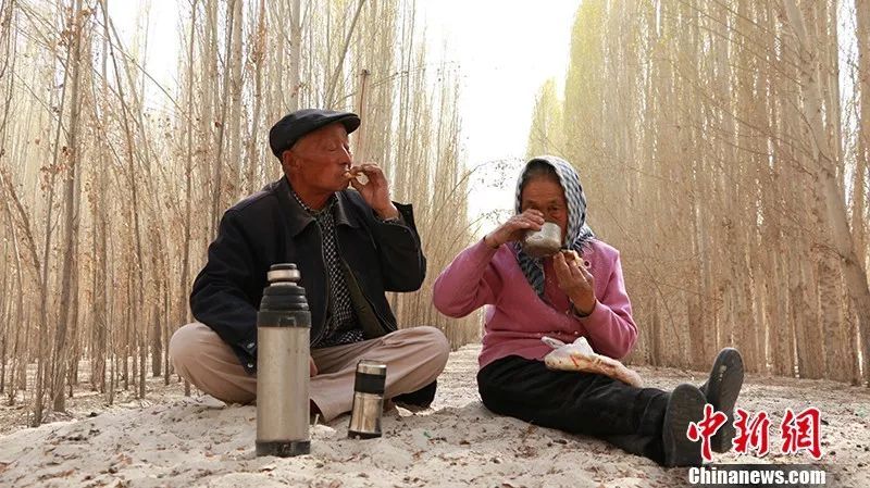 梦见活人死了梦见死人活了，梦境中的生死轮回与心理解析