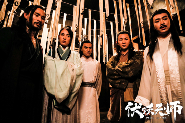 梦境中的生死逃亡，与男友在僵尸潮中的离散与自我救赎