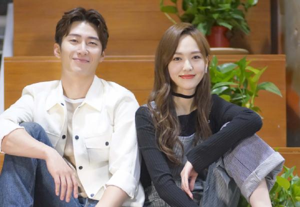 女人梦到自己怀孕生子，寓意深远，吉凶参半的梦境解析