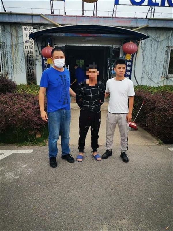 梦见掉粪坑里了，预兆背后的深层含义与解读
