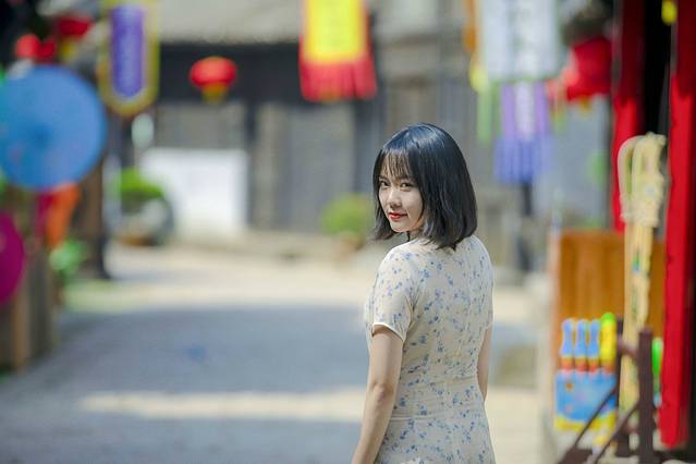 梦回庙宇，地震中的摇晃与心灵的觉醒